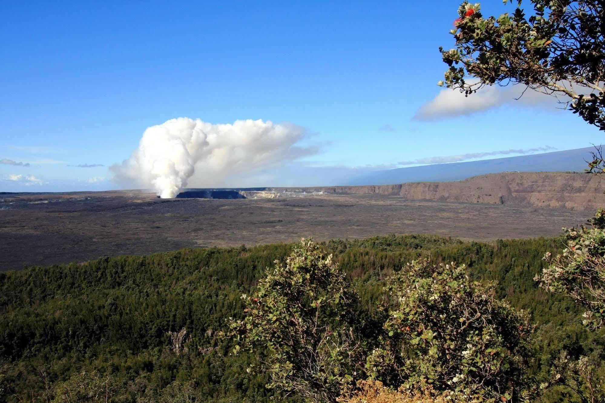 Halana Hale Vacation Rental Volcano Exterior photo